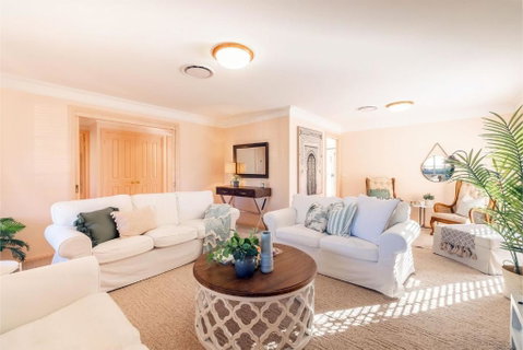 White Sands, 14 Whitesands Road - Pet Friendly & Air Con - Accommodation Brisbane 2