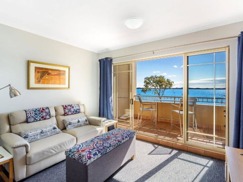 Whitesands, Unit 113/41-45 Shoal Bay Road - Accommodation Brisbane 2