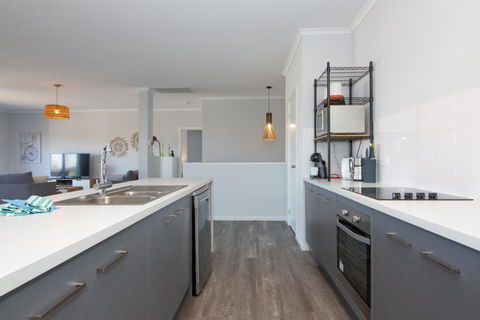 Xanadu - Aldinga Beach - C21 SouthCoast Holidays - Accommodation Brisbane 3