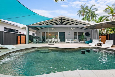 A Sumptuous Poolside Family Oasis At Gardens Villa - Accommodation Brisbane 0