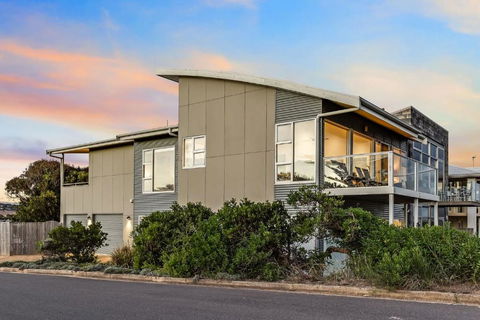 A Surfers Paradise At Chiton Rocks Pets Welcome - Accommodation Brisbane 1