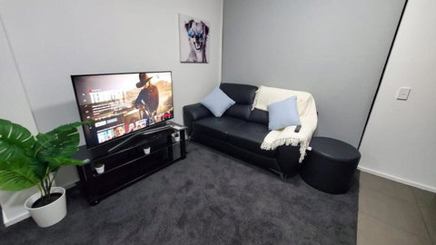 Zen Vibe, Entire Apt, With Study Room, Wifi, Central, Cafe - Accommodation Brisbane 3