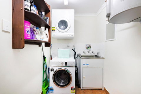 ZEN FORESHORE Cozy 2-BR, 2-BA Holiday Home + Pool - Accommodation Brisbane 1
