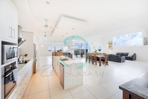 ZEN LUXURY: 2-Story 4-BR Penthouse In Darwin City With Mindal Markets & Harbour Views - Accommodation Brisbane 2