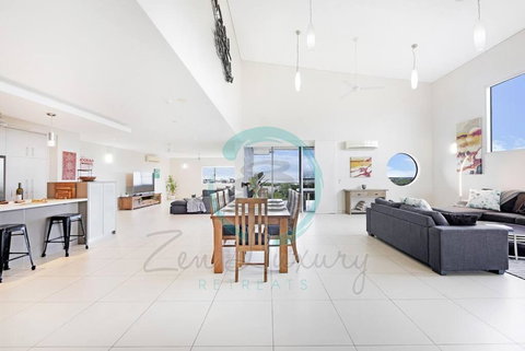 ZEN LUXURY: 2-Story 4-BR Penthouse In Darwin City With Mindal Markets & Harbour Views - Accommodation Brisbane 3