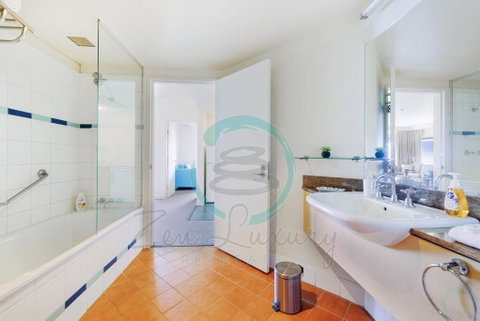 ZEN88 Esplanade: 3-BR Luxury Suite Near Waterfront - Accommodation Brisbane 2