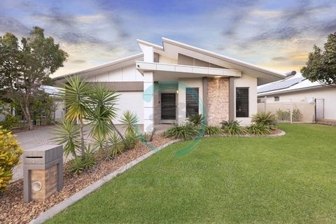 Zenhouse: 4BR Stylish Work/Family Home In Muirhead - Accommodation Brisbane 0
