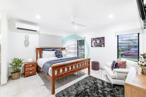 Zenhouse: 4BR Stylish Work/Family Home In Muirhead - Accommodation Brisbane 2