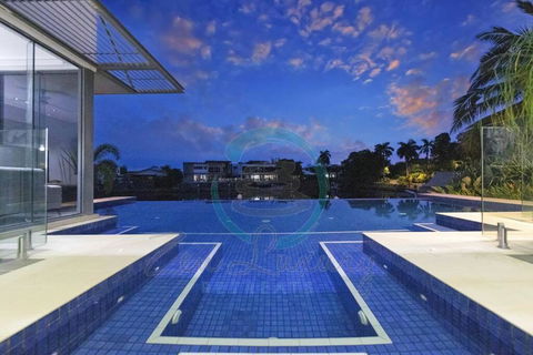 ZenLux: 4BR Bayview Mansion Infinity Pool + Cinema - Accommodation Brisbane 1