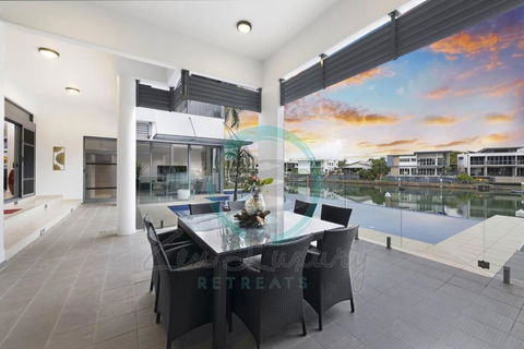 ZenLux: 4BR Bayview Mansion Infinity Pool + Cinema - Accommodation Brisbane 3