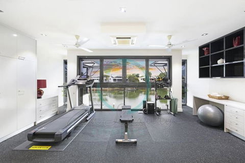 ZenLux: 4BR Bayview Mansion Infinity Pool + Cinema - Accommodation Brisbane 2