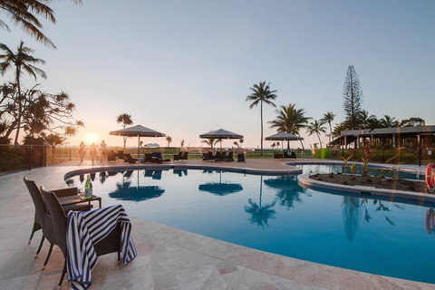 Tangalooma Island Resort Whale Watching Day Cruise With Dolphin Feeding - Accommodation Brisbane 4